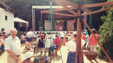 művészetek völgye (művészetek völgye, )