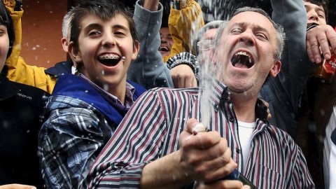 nyeremeny(210x140)(1).jpg (nyeremény öröm, pezsgő, )