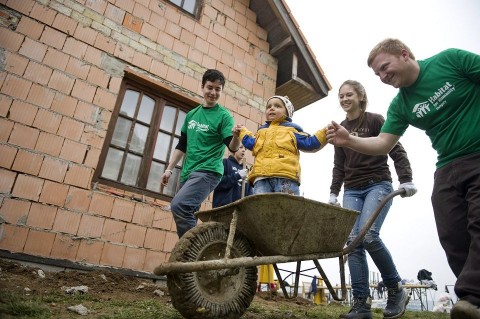 önkéntes (önkéntes)