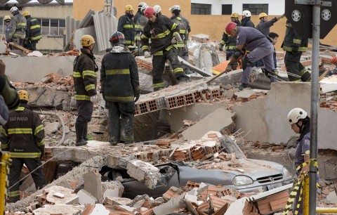 összedőlt épület  (összedőlt épület, brazília, )