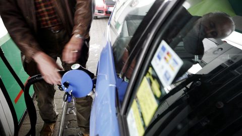 tankolas(210x140)(1).jpg (tankolás, benzin, )