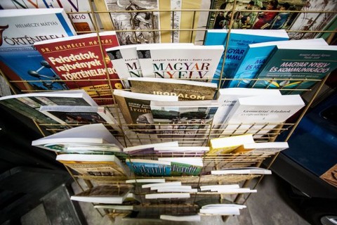 tankönyv (tankönyv)