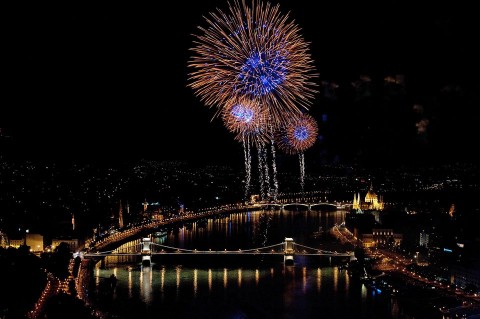 tűzijáték (tűzijáték, )