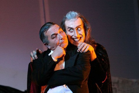 vérszipoly (vámpír, )