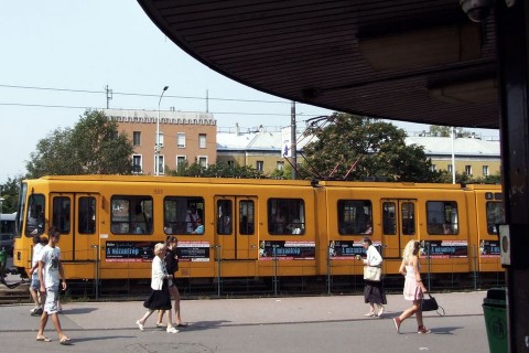 villamosmegálló az örs vezér terén (örs vezér tere, villamosmegálló, 3-as villamos, )