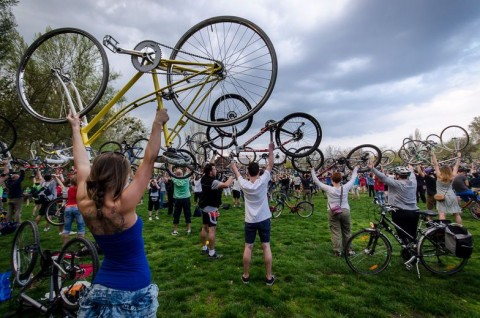 Critical-Mass(18)(210x140)(1).jpg (critical mass, )