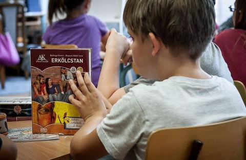 Erkölcstanóra (erkölcstan)