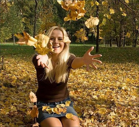 Osz-napsutes-lannyal(210x140)(1).jpg (ősz, napsütés, lány, )