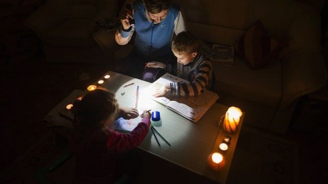 áram nélkül (világítás, lámpa, elemlámpa)