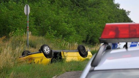 árokba csúszott autó (árok, baleset, )