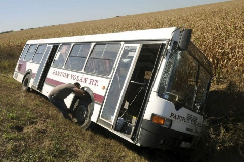 buszbaleset Mohácsnál (buszbaleset, mohács, )