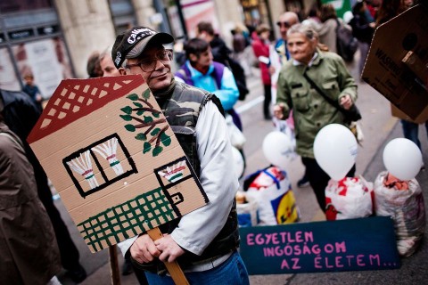 hajléktalan (hajléktalan, )