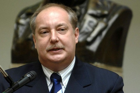 kiss péter (kiss péter, )