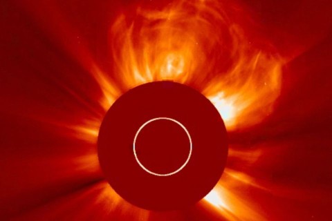 napkitörés koronakidobódás cme (napkitörés, )