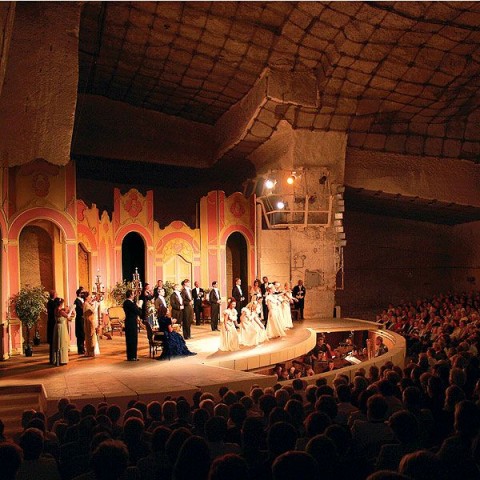 szinhaz(210x140)(1).jpg (színház)