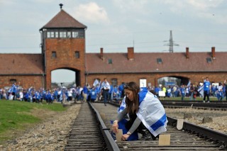 Auschwitz (auschwitz)