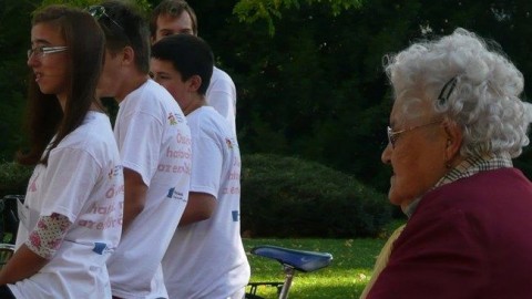 Egeszsegkerekparozas(650x433).jpg (idős és fiatal, kerékpározás, biciklizés, )