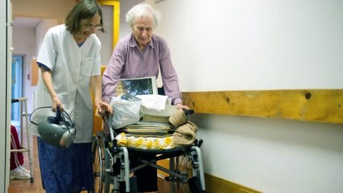 Idősgondozás (idősgondozás, szob, )