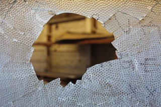 betort-uveg(960x640)(6).jpg (betört üveg, rongálás, vandalizmus, )