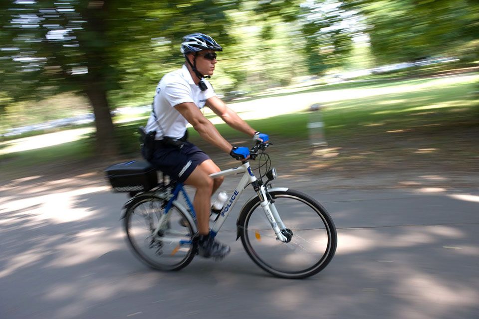 biciklis rendőrök (biciklis rendőr, rendőr, )