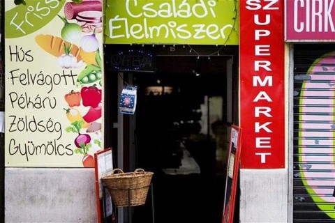 csaladi-elelmiszer(1)(960x640).jpg (családi élelmiszer, kisbolt, vegyesbolt, )