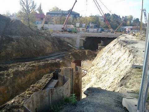 elterelés a 10-es főúton (10-es főút, vasútfejlesztés, vasútvonal fejlesztés, aluljáró, )