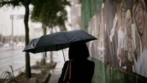 esos-az-ido(210x140)(1).jpg (eső, időjárás, esernyő, )