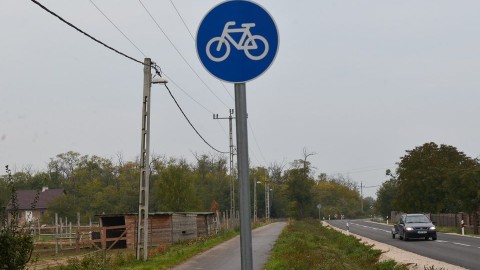 kerékpárút (bicikliút, )