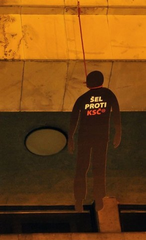 kommunista (kommunista)