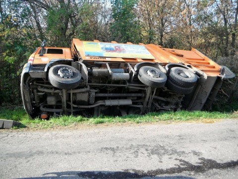 kukásautó baleset (kukásautó balest)