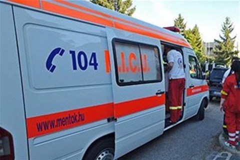 mentoauto(1)(960x640).jpg (mentő, mentőautó, )