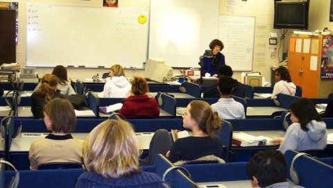 nyelviskola (nyelviskola)