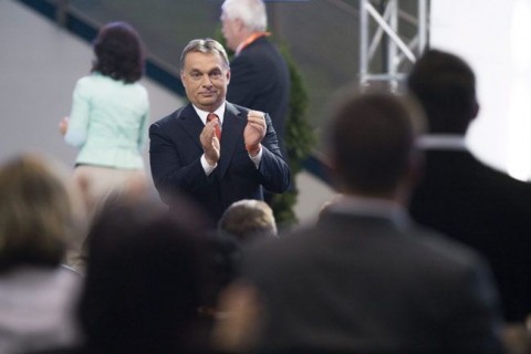 orban-viktor-tapsol(430x286)(1).jpg (orbán viktor, )