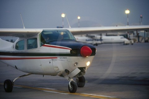 repülő (repülő, )