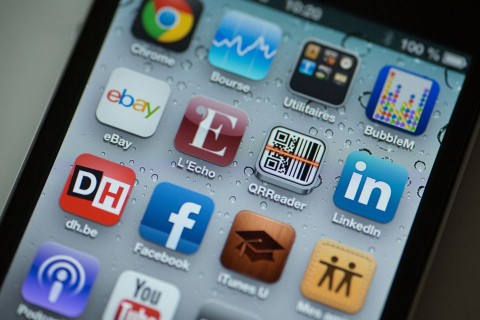 smart phone (okostelefon, facebook, )