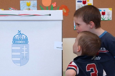 szavazourna(960x640)(1).jpg (szavazóurna)