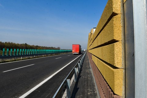 zajvédő fal (zajvédő fal, )