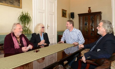 Az-Omega-Botka-Laszlonal(960x640)(1).jpg (Az Omega Botka Lászlónál)