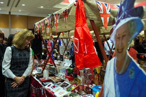 Diplomata jótékonysági vásár (diplomaták, jótékonysági vásár, )