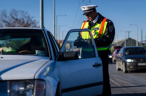 Kozuti-ellenorzes(1)(960x640)(3).jpg (Közúti ellenőrzés)