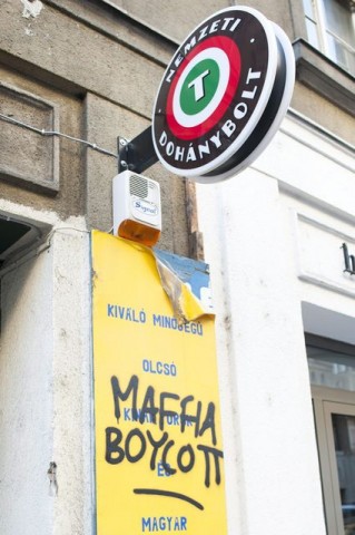 Megrongált dohánybolt (trafik, dohánybolt,)