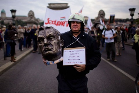 Orban-szobor(1)(210x140)(1).jpg (orbán szobor)