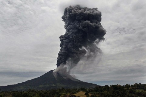 Sinabung vulkán  (sinabung, vulkán, tűzhányó, )