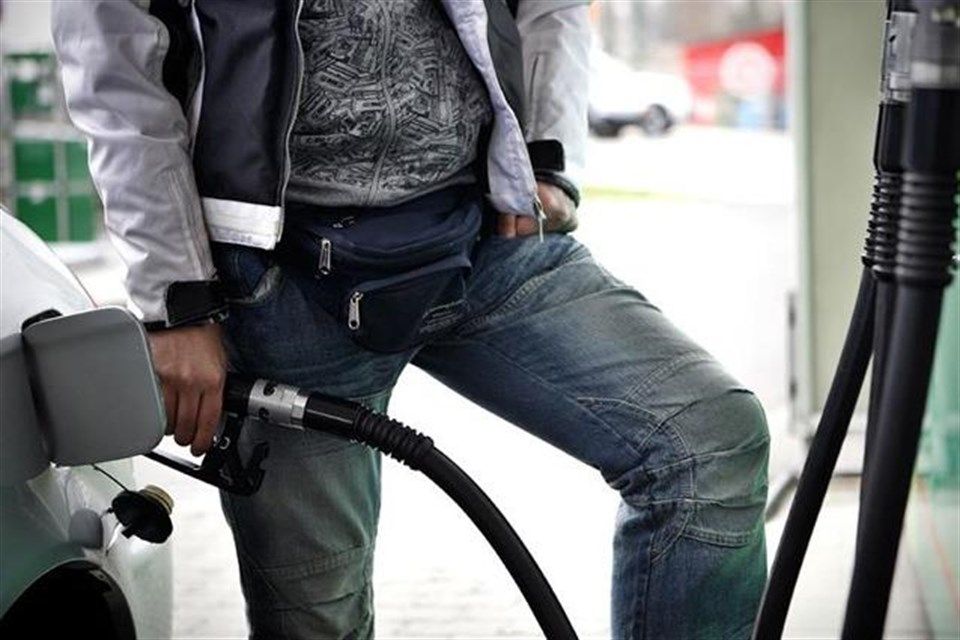 Tankolas-benzinkut(3)(960x640).jpg (Benzinkút, Tankolás, Benzin, Üzemanyag)