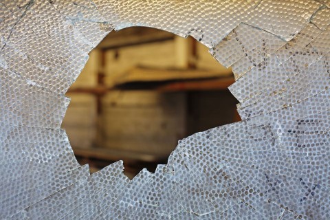 betort-uveg(960x640)(7).jpg (betört üveg, rongálás, vandalizmus, )