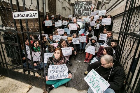 fidesz-székház tüntetés (fidesz-székház, tüntetés)