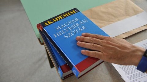 helyesírási szótár (helyesírás, szabály, könyv, )