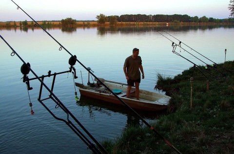 horgásztó (horgásztó)