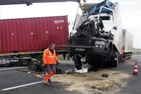 kamionbaleset (kamionbaleset, )