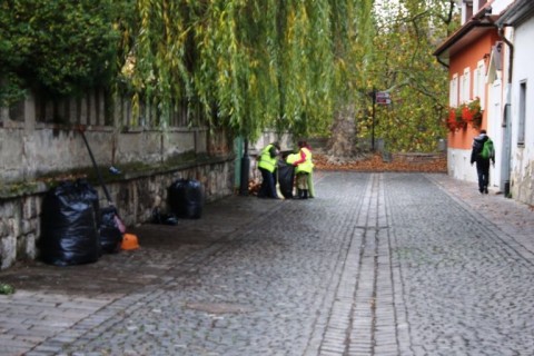 közmunkások esztergomban (közmunka, közmunkaprogram, esztergom, takarítás, )